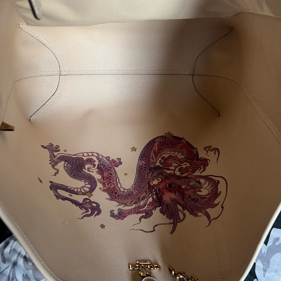 NEW WITH TAGS COACH LEATHER DRAGON PURSE - Picture 6 of 6